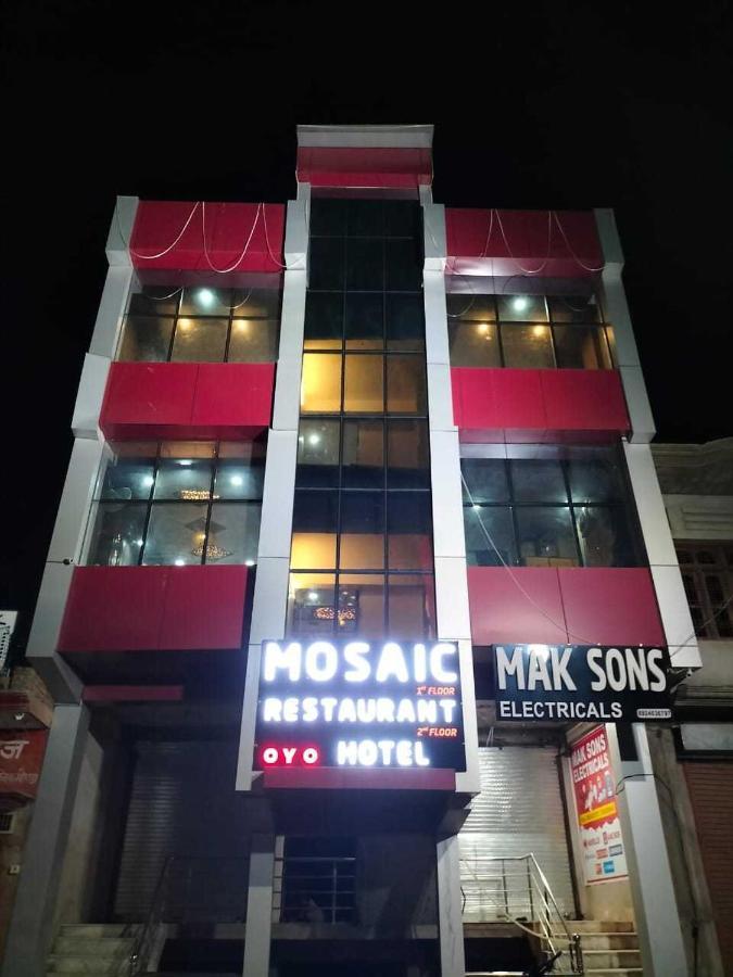 Oyo Mosaic Hotel And Restaurant Gonda Buitenkant foto