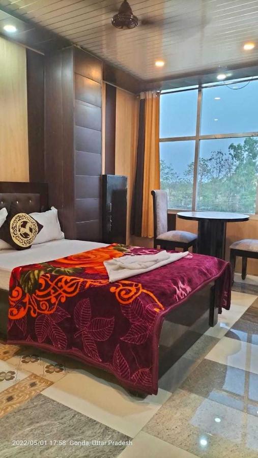 Oyo Mosaic Hotel And Restaurant Gonda Buitenkant foto