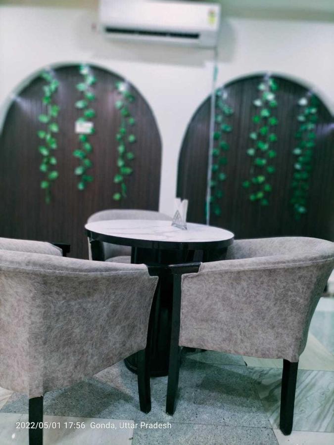 Oyo Mosaic Hotel And Restaurant Gonda Buitenkant foto