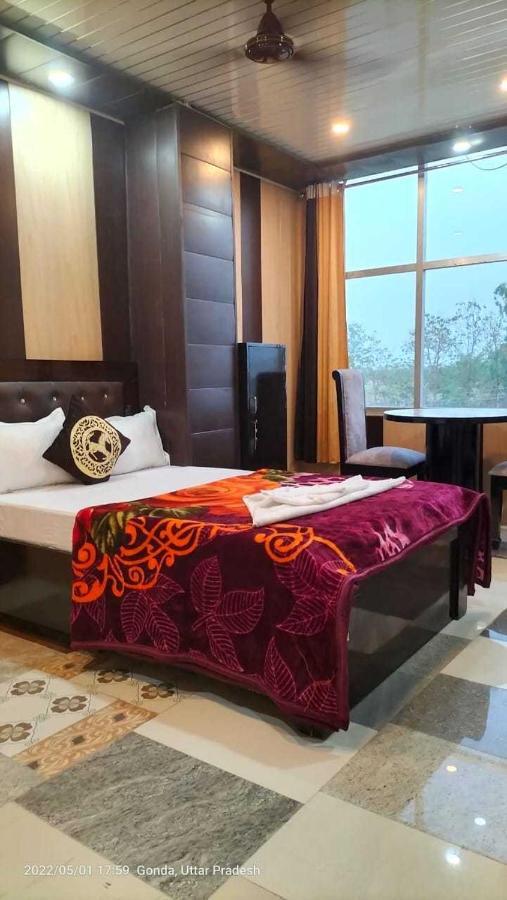 Oyo Mosaic Hotel And Restaurant Gonda Buitenkant foto
